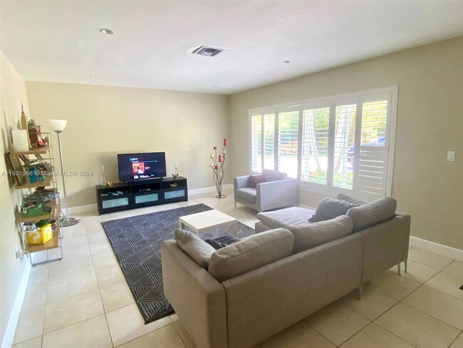 Building Photo - Southwest 77th Avenue, Pinecrest, FL 33156...