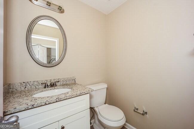 Building Photo - 9510 Lakeview Rd