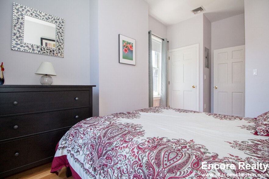 Building Photo - 7 Harvard Square