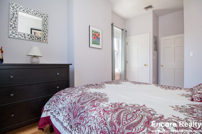 Building Photo - 7 Harvard Square