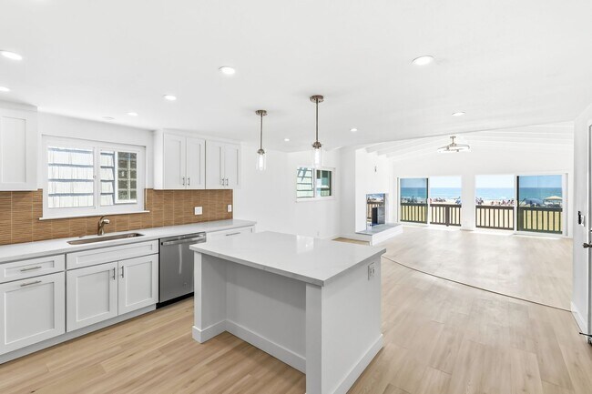 Building Photo - 3010 W Oceanfront
