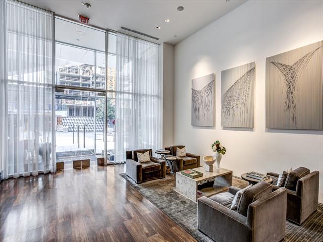 Building Photo - 2430 Victory Park Ln