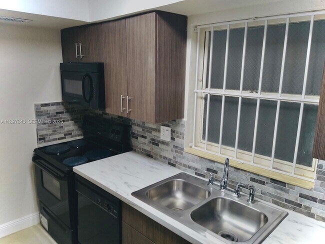 Building Photo - 7410 SW 82nd St