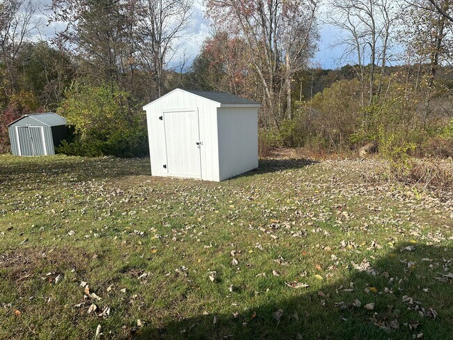 Building Photo - 9356 River Dr