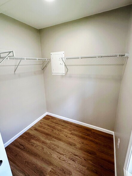 Primary Bedroom's Walk-in Closet - 2022 Bono Rd