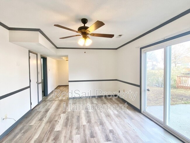 Building Photo - 14 S Lake Cir