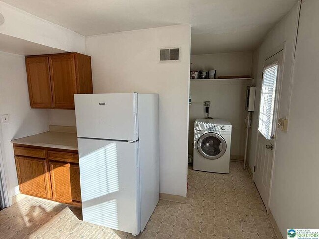 Building Photo - 240 Palmer St