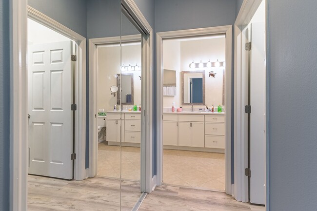 Building Photo - Modern, 2/3 Bed, 2 Bath Spacious Single St...