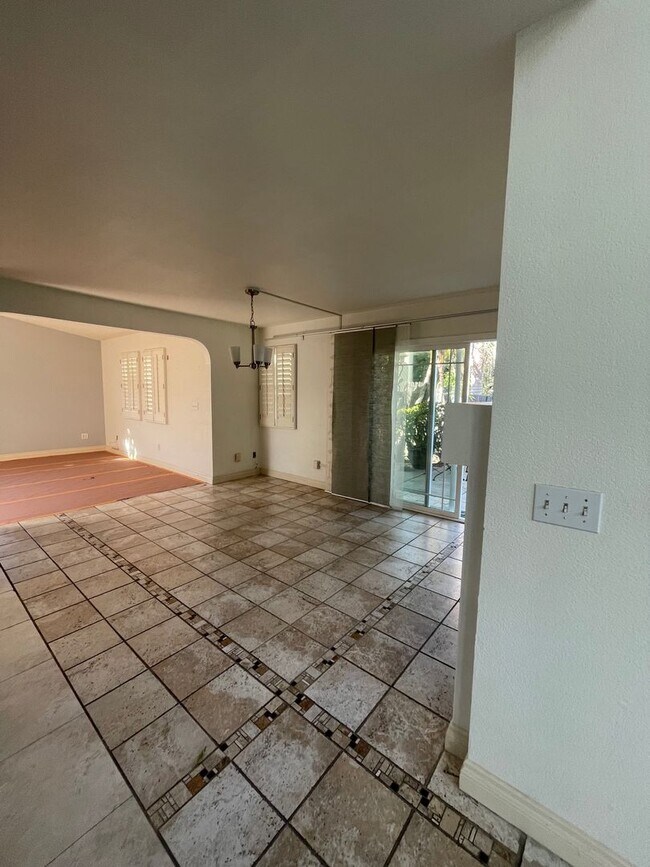 Building Photo - Spacious House for Rent