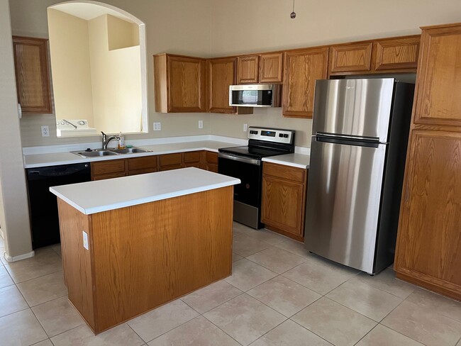 Building Photo - 33 N Sahuaro Dr