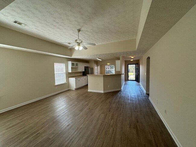 Building Photo - Prattville Home