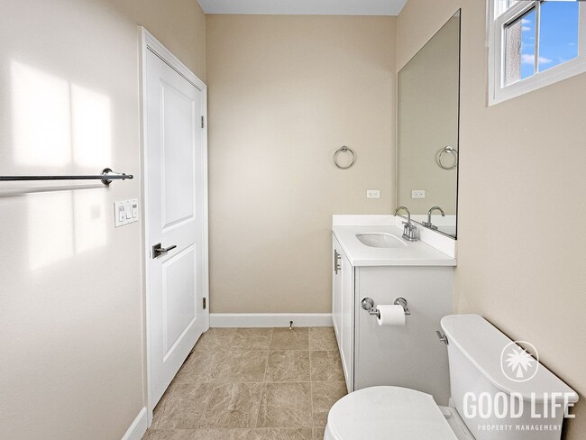 Building Photo - Stunning 3Bd/3.5Ba Home in Irvine w/Large Patio, Modern Design and 2 Master Suites!