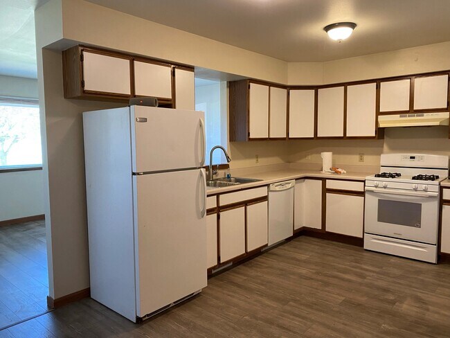 Kitchen - 5005 26th Ave