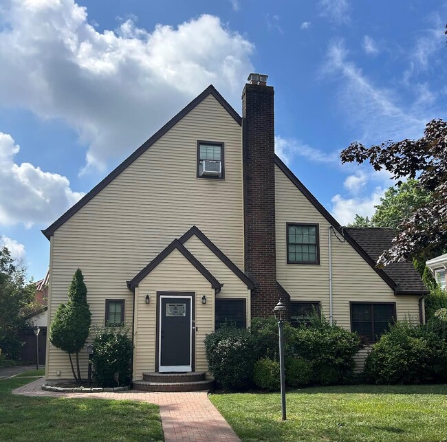 Primary Photo - 16 Chelsea Pl