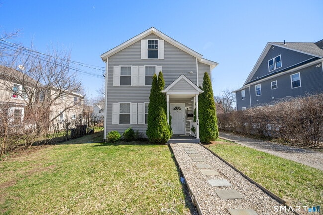 Building Photo - 14 Center Ave