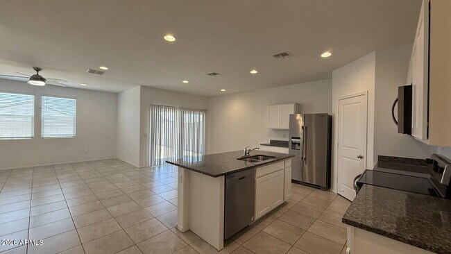Building Photo - 1137 W Chimes Tower Dr