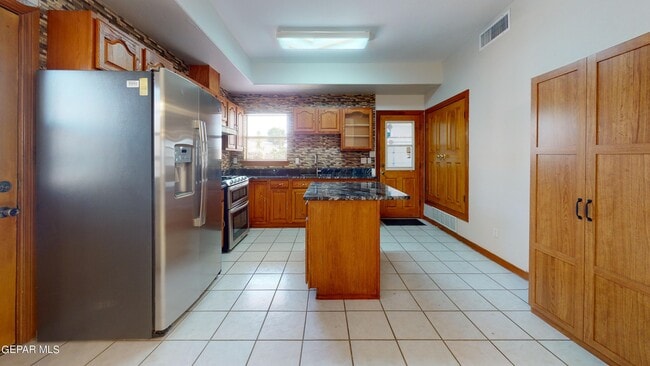 Building Photo - 9033 Leo St