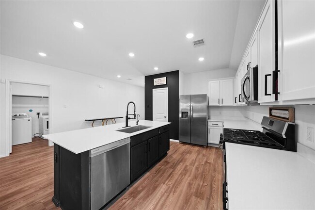 Building Photo - 7406 Hillside Arbor