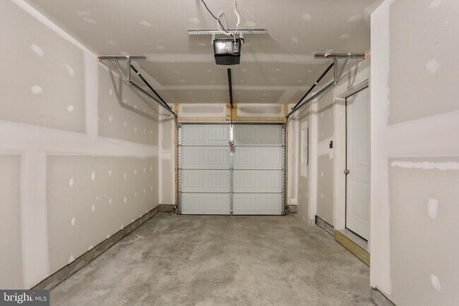 Building Photo - 233 Clifton Mnr