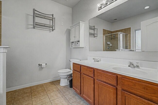 Building Photo - 630 W Newport Bend