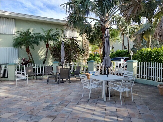 Building Photo - 5500 Old Ocean Blvd