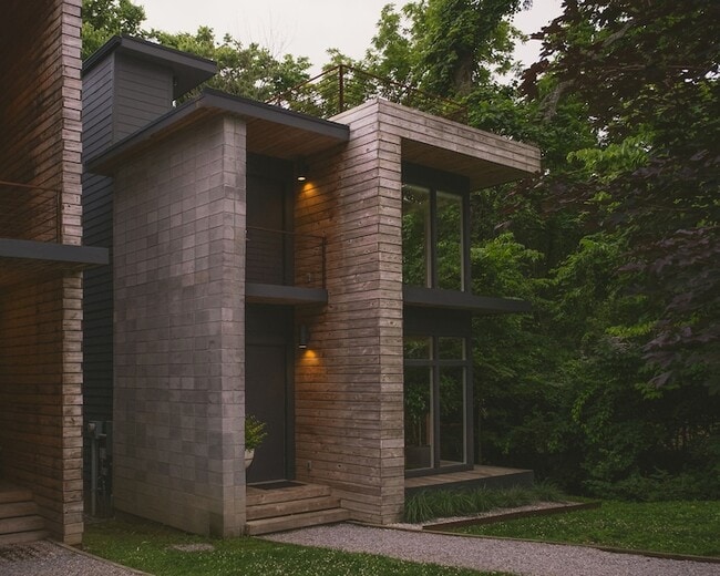 Building Photo - 1413A Riverside Dr