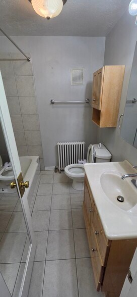 Building Photo - 260 N 400 W