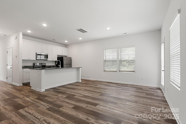 Building Photo - 110 Blakeslee Ct