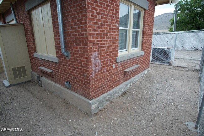 Building Photo - 2919 Frankfort Ave