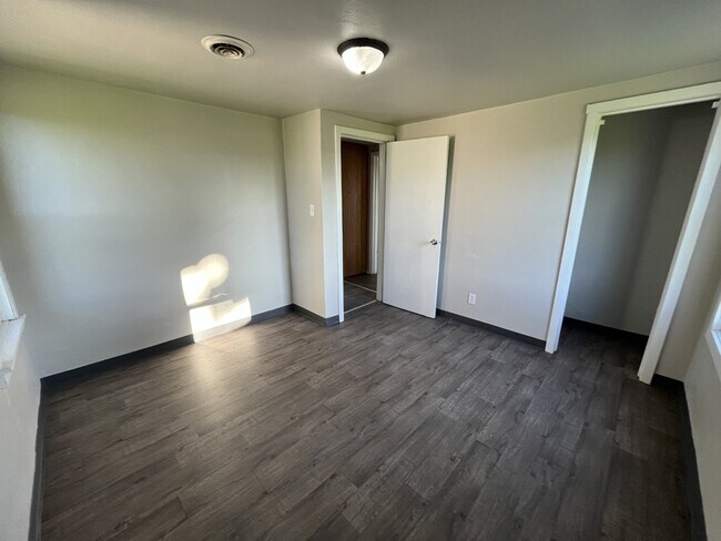 Building Photo - 1139 Perrot St