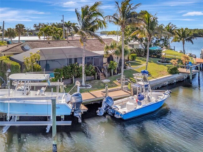 Building Photo - 10432 Sandpiper Rd W