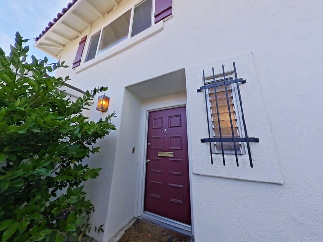 Building Photo - Spacious 3-Bedroom Townhome with Private L...