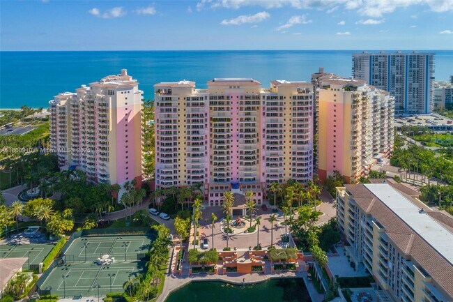 Building Photo - 785 Crandon Blvd