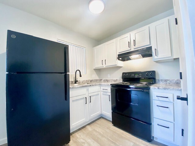 Building Photo - The Elaine