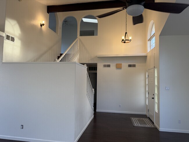 Building Photo - 10538 Olympic St NW