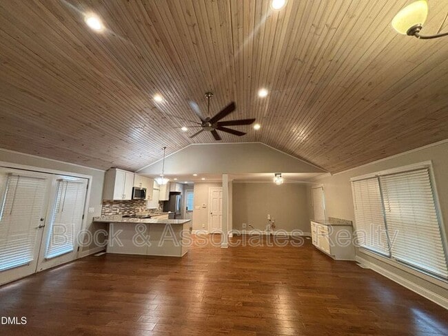Building Photo - 501 Merrie Rd