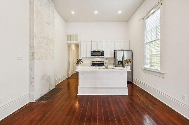 Building Photo - 2122 S Liberty St