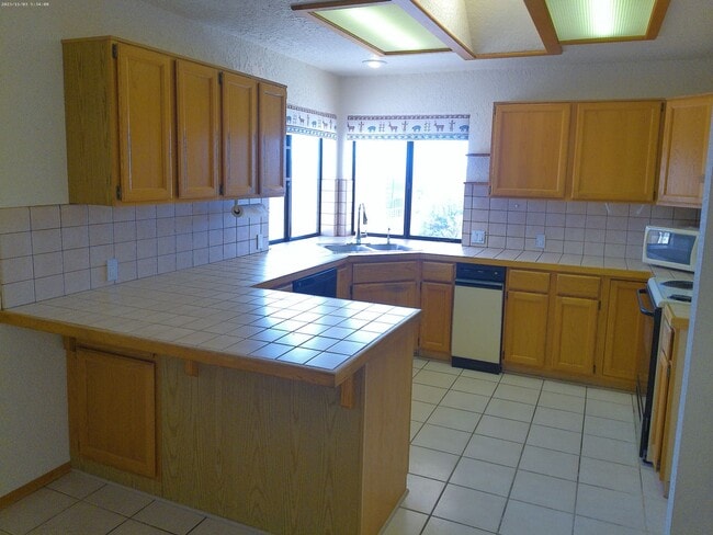 Building Photo - 1771 Miramar Dr