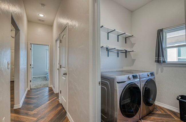 Building Photo - Eastside area for Short or Long Term Renta...
