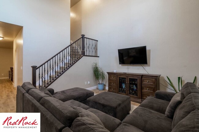Building Photo - 3 Bedroom Furnished Home in Hidden Valley ...