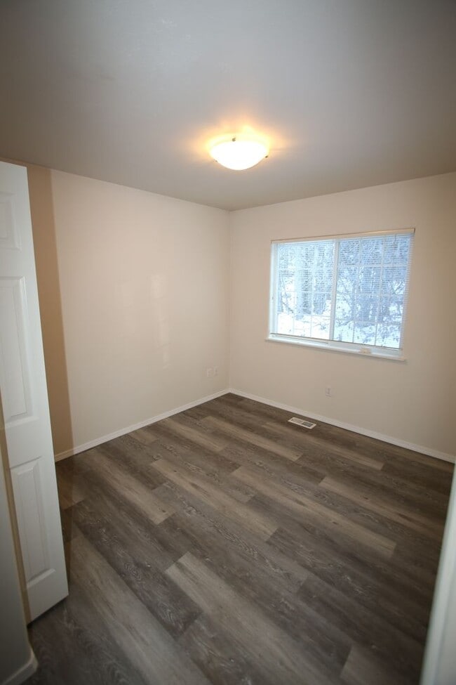 Building Photo - 3 Bedroom Condo in East Anchorage!