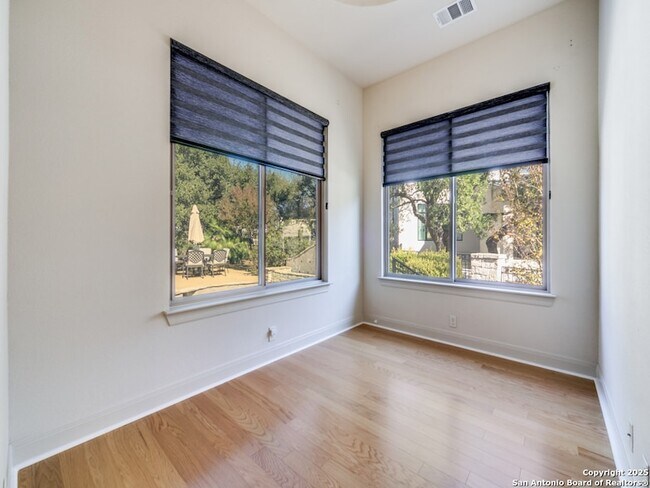 Building Photo - 16 Liser Glen