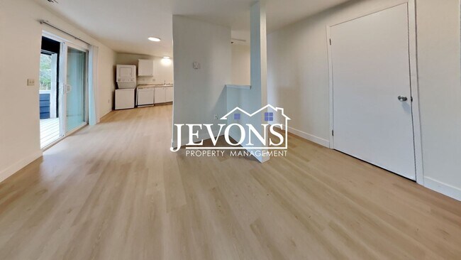 Building Photo - 2076 E 56th St