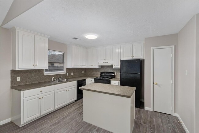 Building Photo - 16302 Many Trees Ln