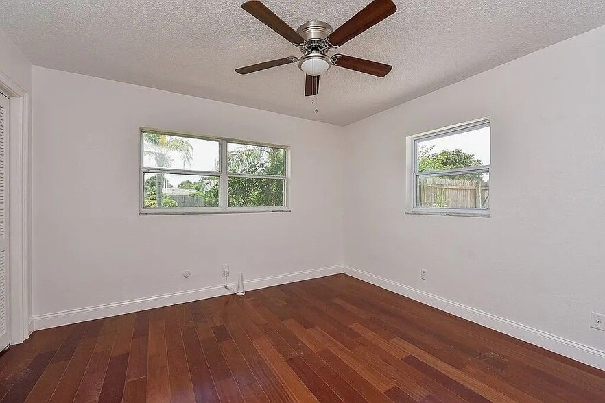 Building Photo - 2608 Sheridan Dr