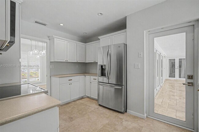 Building Photo - 15540 SW 82nd Ct
