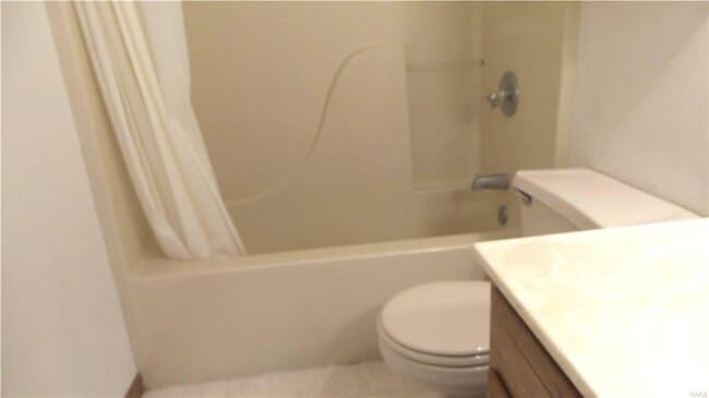 Building Photo - 105 Twin Oaks Dr