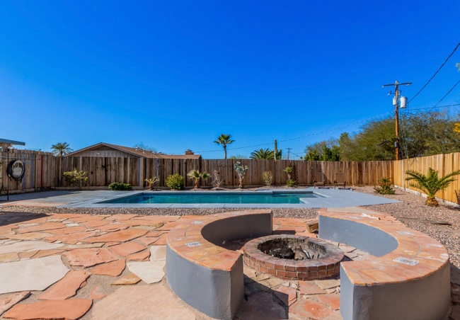 Building Photo - 5722 E Windsor Ave