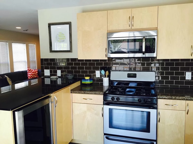 Unit 2 - 4538 Wentworth Ave