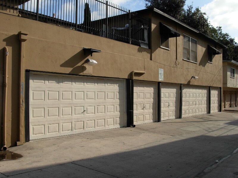 Building Photo - 302 S Broadway